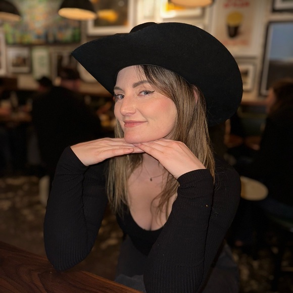 Your Posher! Instagram @holly.acre - Picture 5 of 5